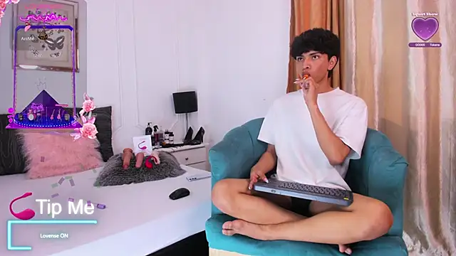 Snapshot of Santy_carrington chatting on 02.05.25 Santy carrington online show from 02.05.25