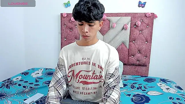 Snapshot of Santy_carrington chatting on 03.19.25 Santy carrington online show from 03.19.25