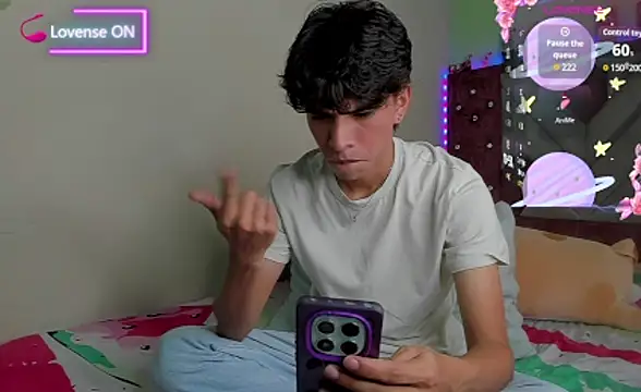 Snapshot of Santy_carrington chatting on 12.05.25 Santy carrington online show from 12.05.25