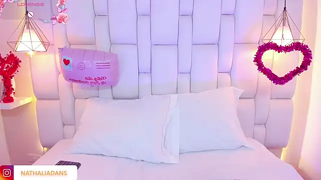 Snapshot of NathaliAdans chatting on 02.21.25 NathaliAdans online show from 02.21.25