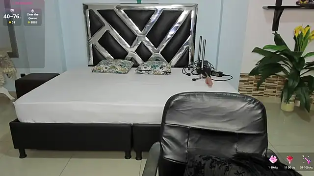 Snapshot of EroticAzir chatting on 11.11.25 EroticAzir online show from 11.11.25