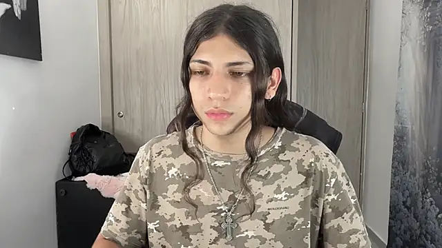 Snapshot of gabriel__manson chatting on 12.01.25 gabriel manson online show from 12.01.25