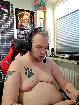 PupW0lfy online show from 12.26.24