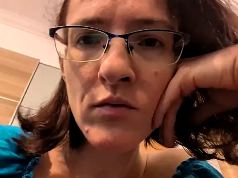 Milky hairy mommy online show from 10.07.25