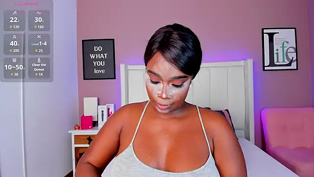 Britanymooree online show from 10.28.25