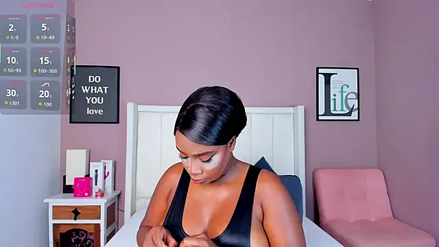 Britanymooree online show from 11.03.25