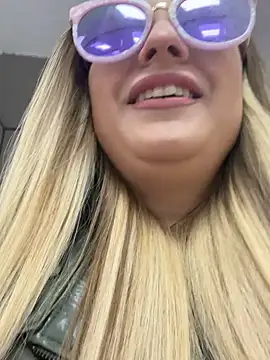 Snapshot of OlgaBuzzz chatting on 03.05.25 OlgaBuzzz online show from 03.05.25