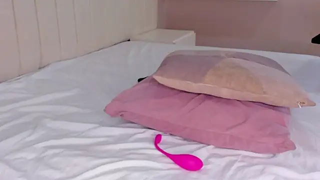 Littleolivia  online show from 03.05.25