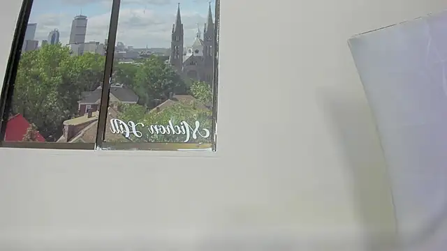 Littleolivia  online show from 03.17.25