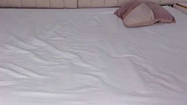 Littleolivia  online show from 03.19.25