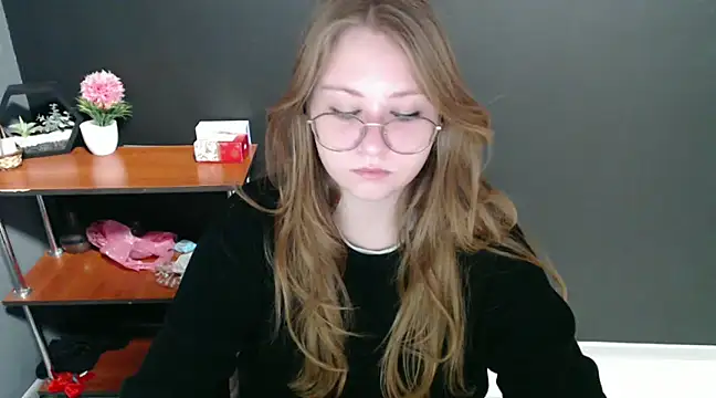 Snapshot of lady_minx chatting on 12.12.24 lady minx online show from 12.12.24