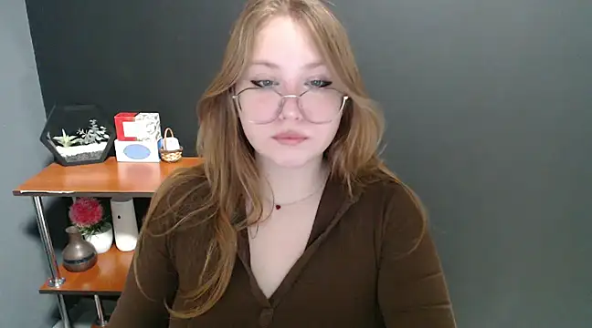 Snapshot of lady_minx chatting on 12.26.24 lady minx online show from 12.26.24