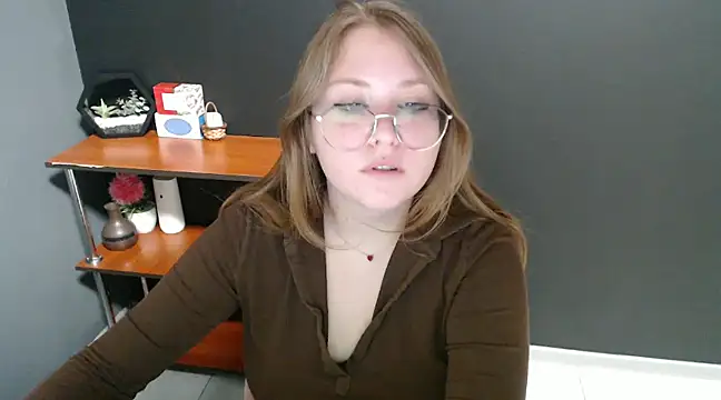 Snapshot of lady_minx chatting on 12.26.24 lady minx online show from 12.26.24
