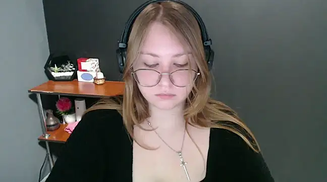 Snapshot of lady_minx chatting on 01.08.25 lady minx online show from 01.08.25