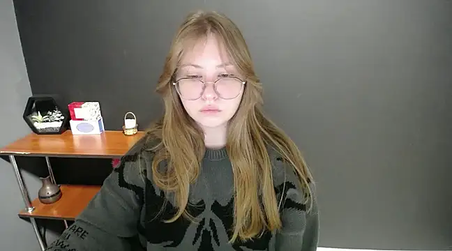 Snapshot of lady_minx chatting on 02.10.25 lady minx online show from 02.10.25