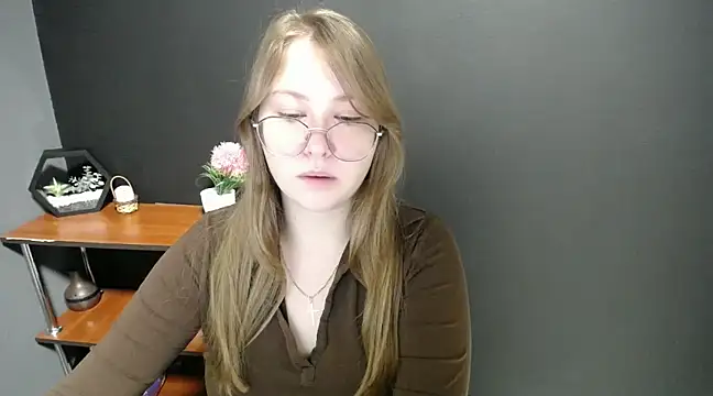Snapshot of lady_minx chatting on 02.19.25 lady minx online show from 02.19.25