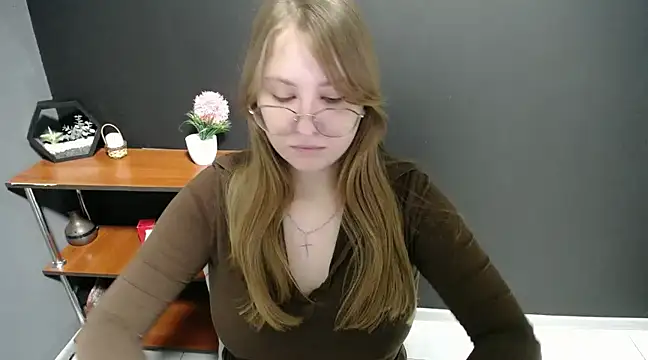 Snapshot of lady_minx chatting on 02.19.25 lady minx online show from 02.19.25