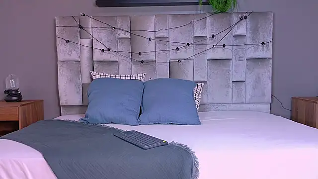 AmbarHills 1 online show from 11.12.25