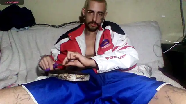 Snapshot of sellvageria chatting on 05.19.26 sellvageria online show from 05.19.26