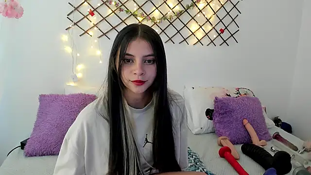 Snapshot of Ivanna_Bruner chatting on 09.18.25 Ivanna Bruner online show from 09.18.25