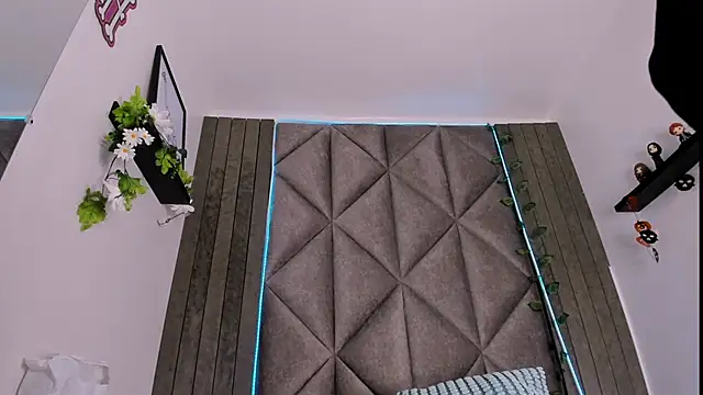 AbbyWathson online show from 10.30.25