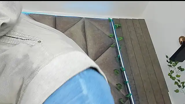 AbbyWathson online show from 11.08.25