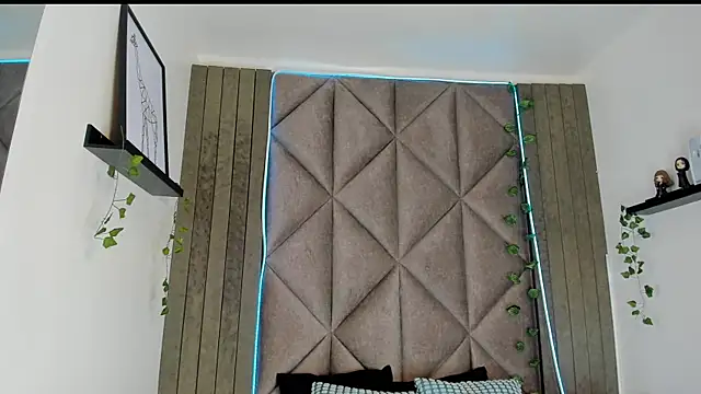 AbbyWathson online show from 11.09.25