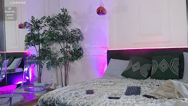 CreamyInkky  online show from 10.30.25