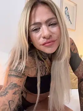 Snapshot of Divina_X_ chatting on 10.19.25 Divina X online show from 10.19.25