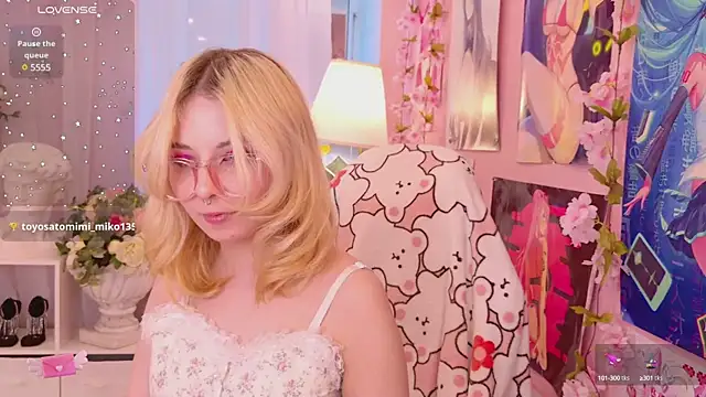 Coconut Mia online show from 01.23.25