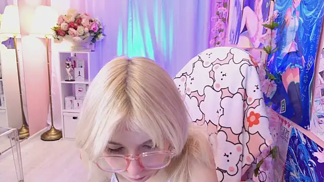 Coconut Mia online show from 09.08.25