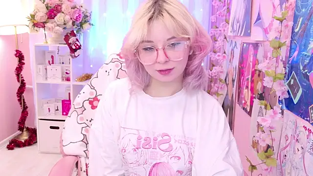 Snapshot of Coconut_Mia chatting on 12.18.25 Coconut Mia online show from 12.18.25