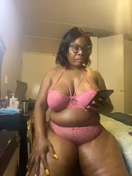 Snapshot of Nomthie chatting on 11.03.25 Nomthie online show from 11.03.25