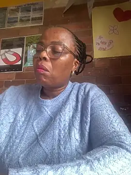 Snapshot of Nomthie chatting on 03.21.26 Nomthie online show from 03.21.26