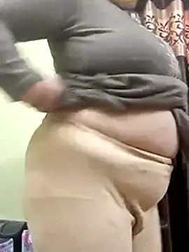 Snapshot of IndianAngle chatting on 11.27.25 IndianAngle online show from 11.27.25