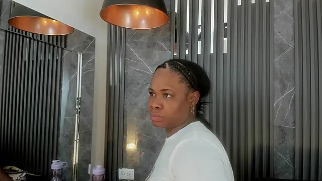 SaraiEvans online show from 02.08.25