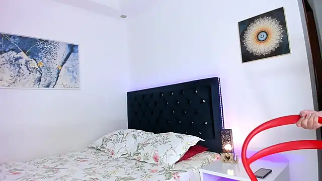 Snapshot of MissMaria chatting on 01.28.25 MissMaria online show from 01.28.25