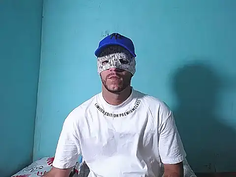 Snapshot of dirty_boy_horny chatting on 12.23.25 dirty boy horny online show from 12.23.25