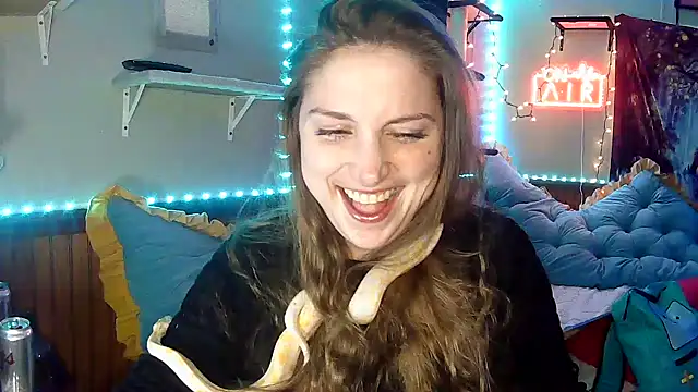 Snapshot of mirannacult chatting on 12.19.24 mirannacult online show from 12.19.24