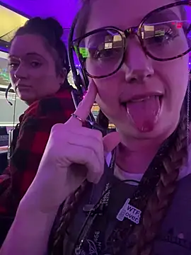 Snapshot of mirannacult chatting on 01.06.25 mirannacult online show from 01.06.25