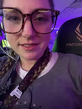 Snapshot of mirannacult chatting on 01.06.25 mirannacult online show from 01.06.25