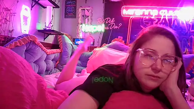 Snapshot of mirannacult chatting on 02.05.25 mirannacult online show from 02.05.25