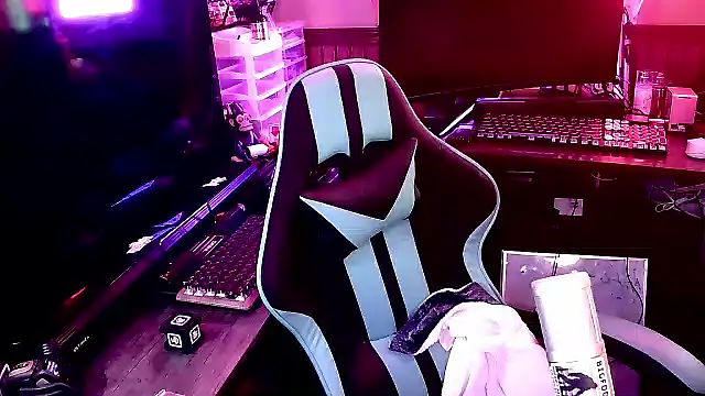 Snapshot of mirannacult chatting on 09.29.25 mirannacult online show from 09.29.25