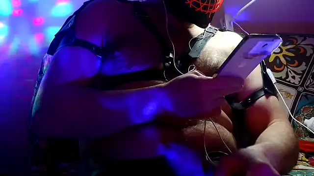 Snapshot of Alpha_theking chatting on 10.12.25 Alpha theking online show from 10.12.25