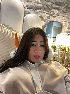 Snapshot of _MadiLee_ chatting on 12.04.24 MadiLee online show from 12.04.24