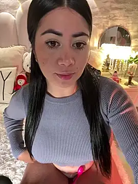 Snapshot of _MadiLee_ chatting on 12.19.24 MadiLee online show from 12.19.24