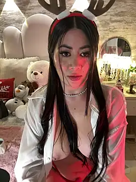 Snapshot of _MadiLee_ chatting on 12.23.24 MadiLee online show from 12.23.24