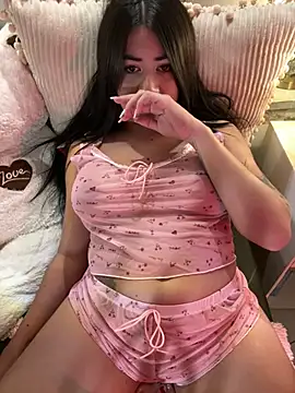 Snapshot of _MadiLee_ chatting on 12.29.24 MadiLee online show from 12.29.24