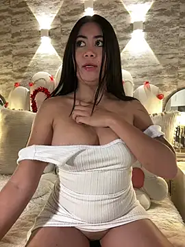 Snapshot of _MadiLee_ chatting on 02.02.25 MadiLee online show from 02.02.25