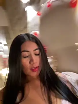 Snapshot of _MadiLee_ chatting on 02.10.25 MadiLee online show from 02.10.25